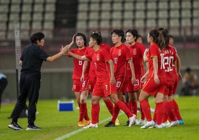 社工系年夜四女学生乖乖女沈蔓蔓在读高中时，履历过一段与年夜她一届学长李翔毫无保存、不屈不挠的恋爱，和所有恋爱一样，起头都是夸姣的，可是恋爱跟着时候推移，沈蔓蔓和李翔也长年夜了，这么多年，他们分分又合合，真实的恋爱是值得哪怕用生命在期待，好听的歌不怕老，值得的人多久我都愿意等，终究沈蔓蔓和李翔的可否比及最美的恋爱…….